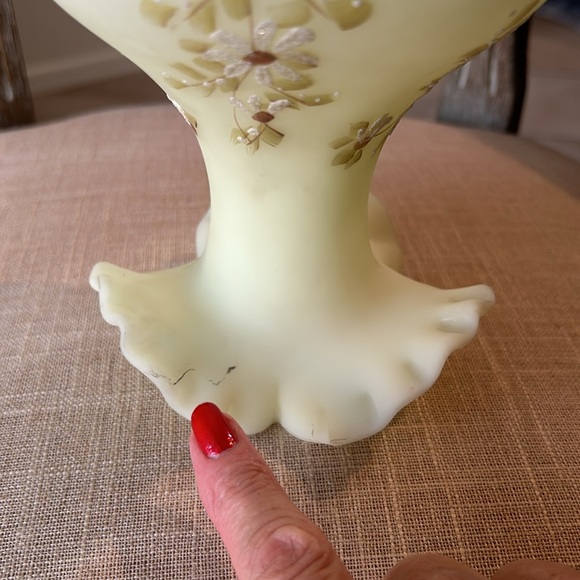Vintage Fenton Ruffled Hand painted  Vase - Picture 5 of 10